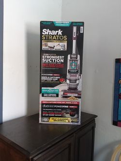 Shark Stratos Upright Vacuum with DuoClean PowerFins HairPro, Self-Cleaning Brushroll, Odor Neutralizer Technology, AZ3000