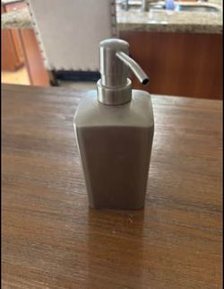 Hand soap dispenser