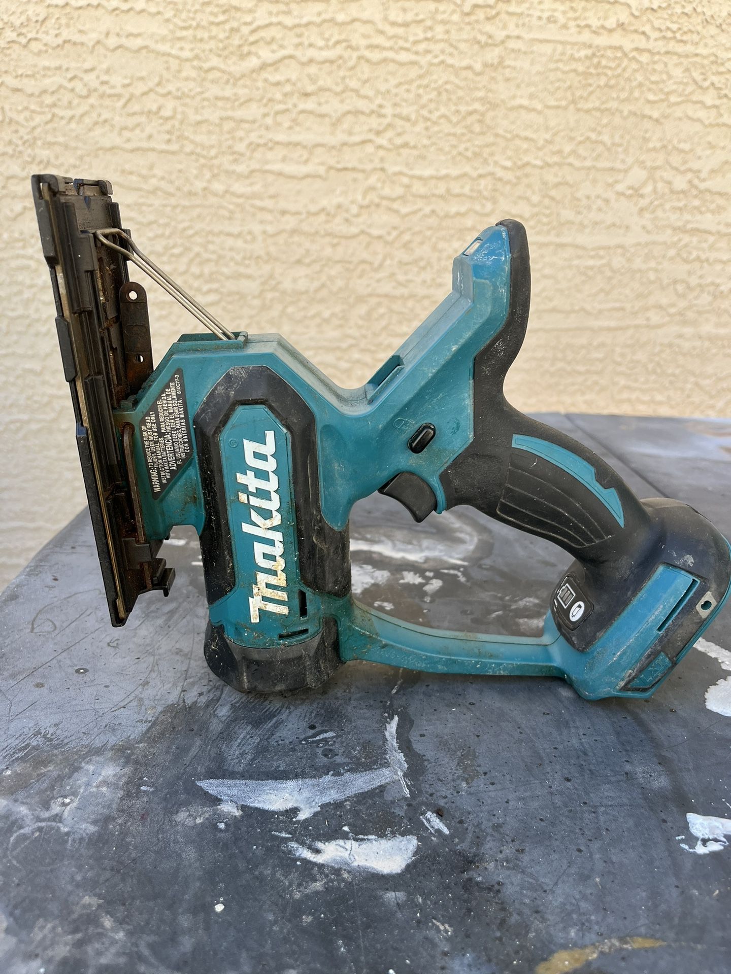 Makita Drywall Cutter (Para Cortar Drywall ) Batteries Included 