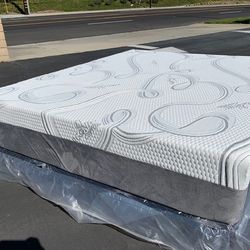 Queen Organic Cool Gel Memory Foam!!