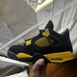 Jordan 4 Thunder