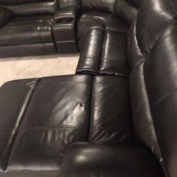 SECTIONAL GENUINE LEATHER RECLINER ELECTRIC BLACK COLOR..DELIVERY SERVICE AVAILABLE..