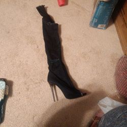 Jean Ripped Knee Boots