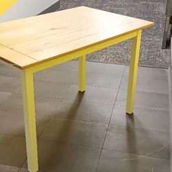 Wòoden Table 
