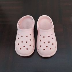 light pink crocs dupe, size 1Y