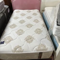 TWIN SIZE MATTRESS AND BED GOOD CONDITION 