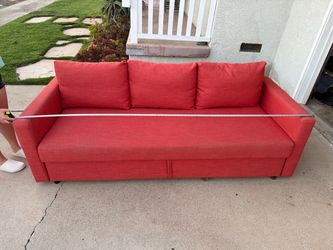 Pull Out Couch / Sleeper Sofa