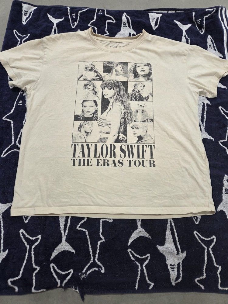 Taylor Swift EROS TOUR Large Tshirt $45