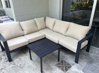Beautiful Outdoor Patio Sectional – Like New (Only 3 Months Old!)