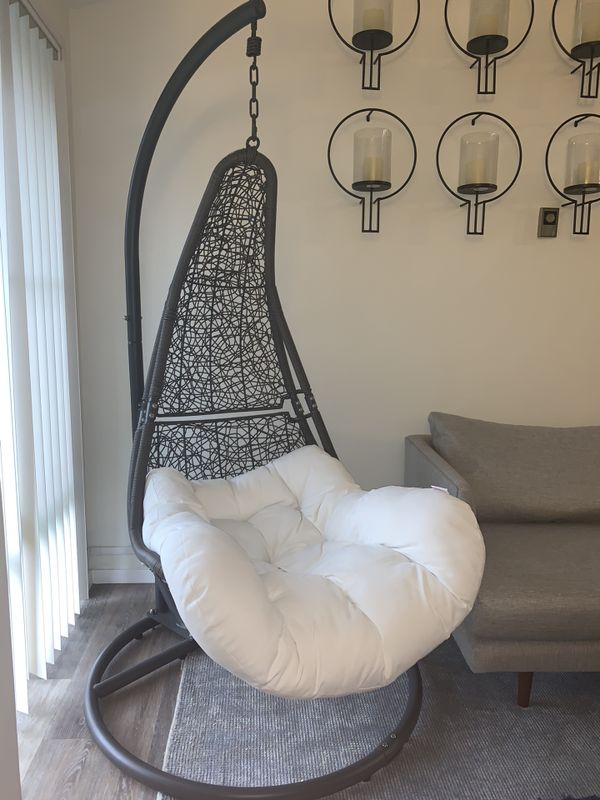 COMFY SWING. Gemmenne Swing Chair with Stand. BARELY USED. GREAT DEAL