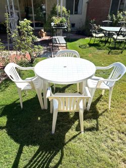 White Plastic Dining Set Table And 4 Chairs