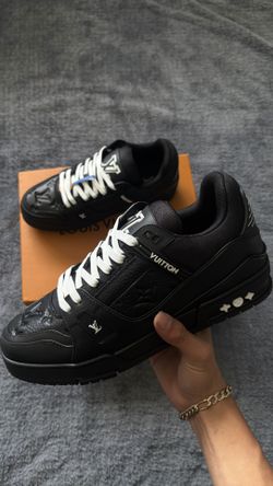 160$ Louis Vuitton Trainers Black & White LV