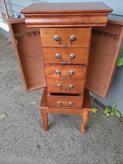 Jewelry chest