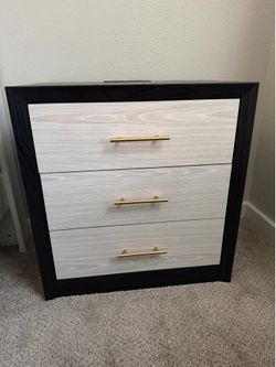 Set of 2 nightstands