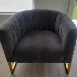 Accent Chair 2 of the same