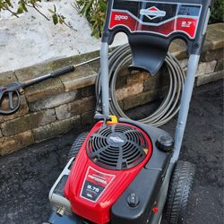 3000 PSI Power Washer - Briggs and Stratton