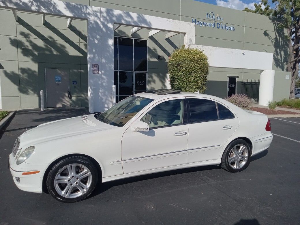 2008 Mercedes Benz E350 4Matic Drives Great Leather Sunrof Smogged