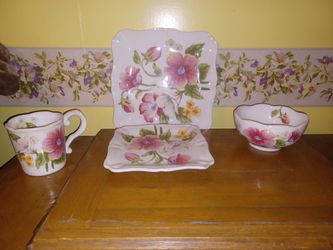 Pompous Poppy Dinnerware Set