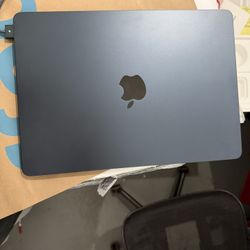 MacBook Air - 13" Display M4 Chip 16GB 256GB SSD Midnight