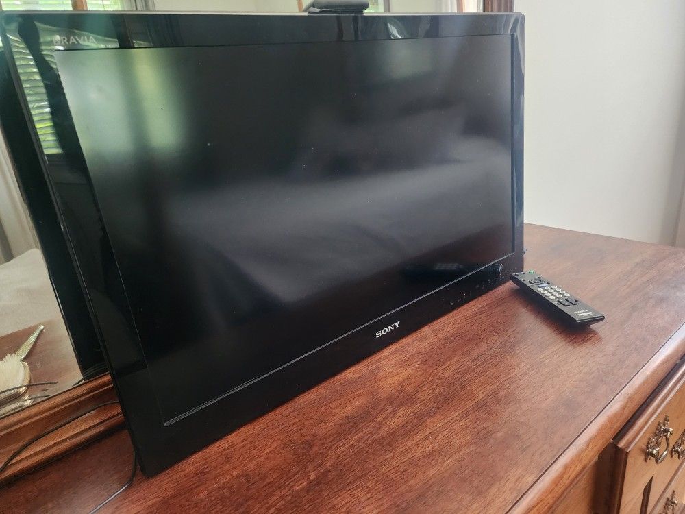 24" RCA FLAT SCREEN TV With Remote