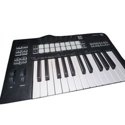 Novation Launchkey 25 MK3 USB MIDI Keyboard Controller – Brand New 