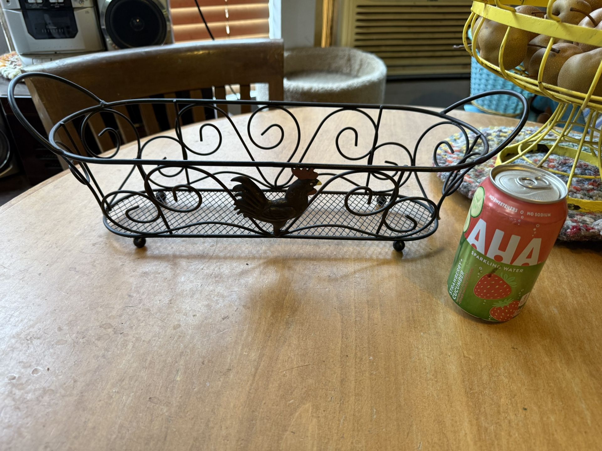 Metal rooster basket 18”x6”x6”. Rochester wa