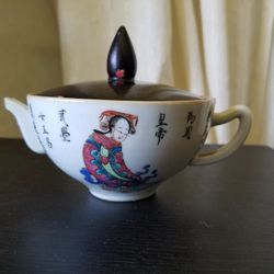 Small Chinese Antique Pot Decorated With People