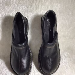 Magellan Outdoors Liesel Black Leather Shoes Women’s Size 7.5