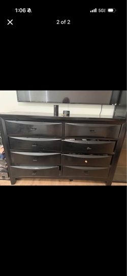 BLACK 8-Drawer Wood Dresser