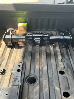 Gooseneck base, towing mount, mud flaps, and additional parts.