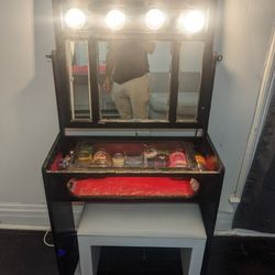 Mirror MakeUp Vanity With Chair 