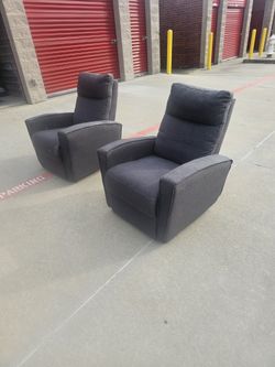 Grey matching recliners 