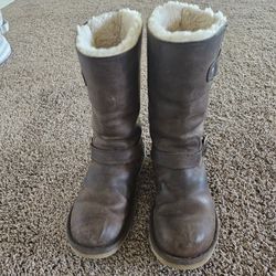 UGG BOOTS SIZE 8