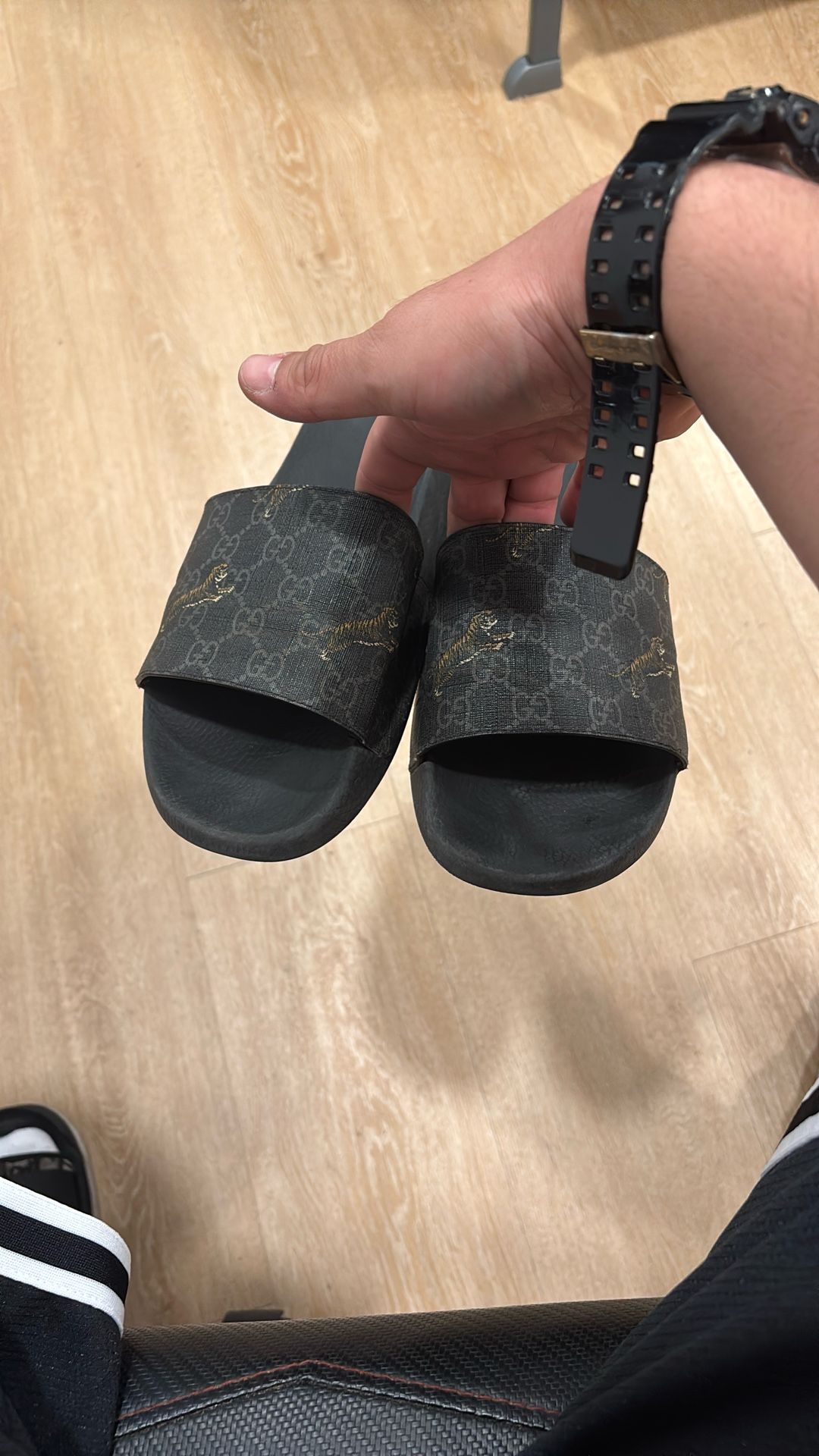 GUCCI SLIDES