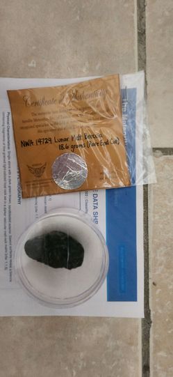 Certified NWA 14729 lunar breccia melt ( 18.6g end cut)