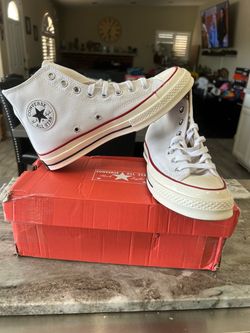7.5M, 9.5W White Chuck Taylor Classic converse