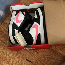 Pink And Black Nikes 