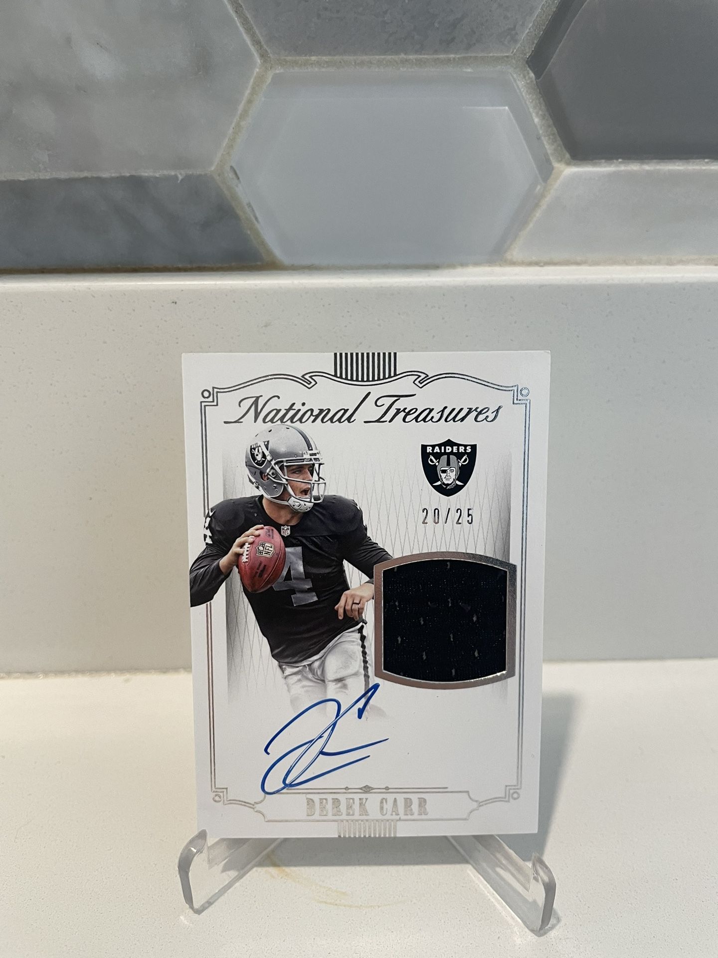 Derek Carr 2015 National Treasure Jersey/ on Card Auto 20/25. Unrated 