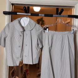 Women's Gray Skirt Suit Set with Short-Sleeve Jacket 1950