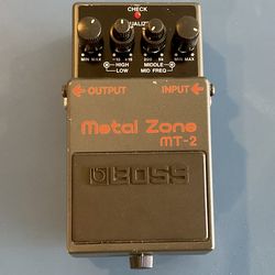 Boss MT-2 Metal Zone (Silver Label) - Black