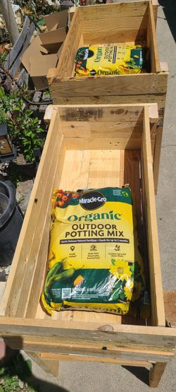 Raised wood garden bed Sm. Med. Large