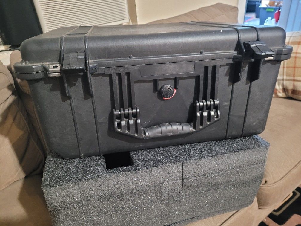 Pelican™ 1560 Case with Foam (Black)