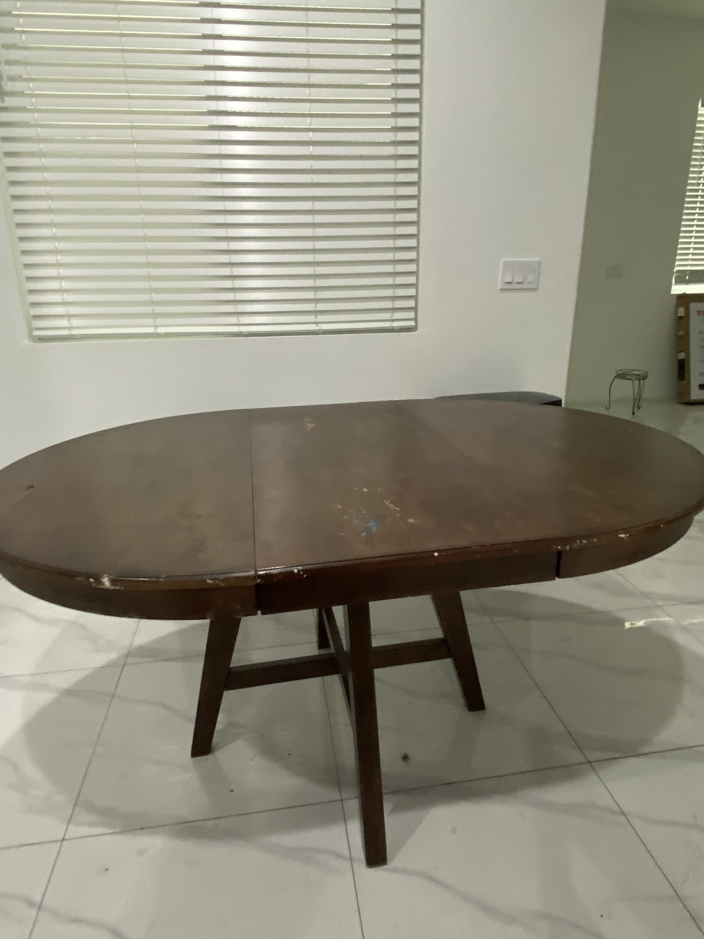Table & 6 Chairs