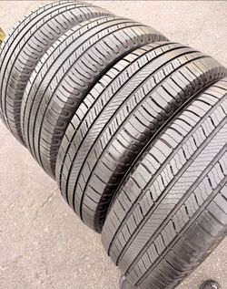 225/60/18 Michelin 📍📍 Vendo un set de llantas con 80% de vida las 4 📍🌟