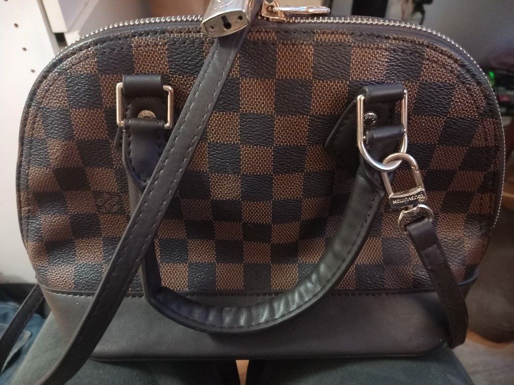 Loui Vuitton Purse
