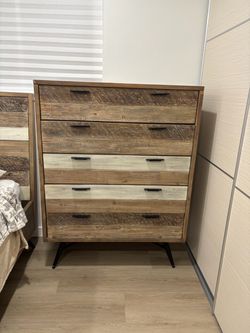 Living Spaces 5 Drawer Chest