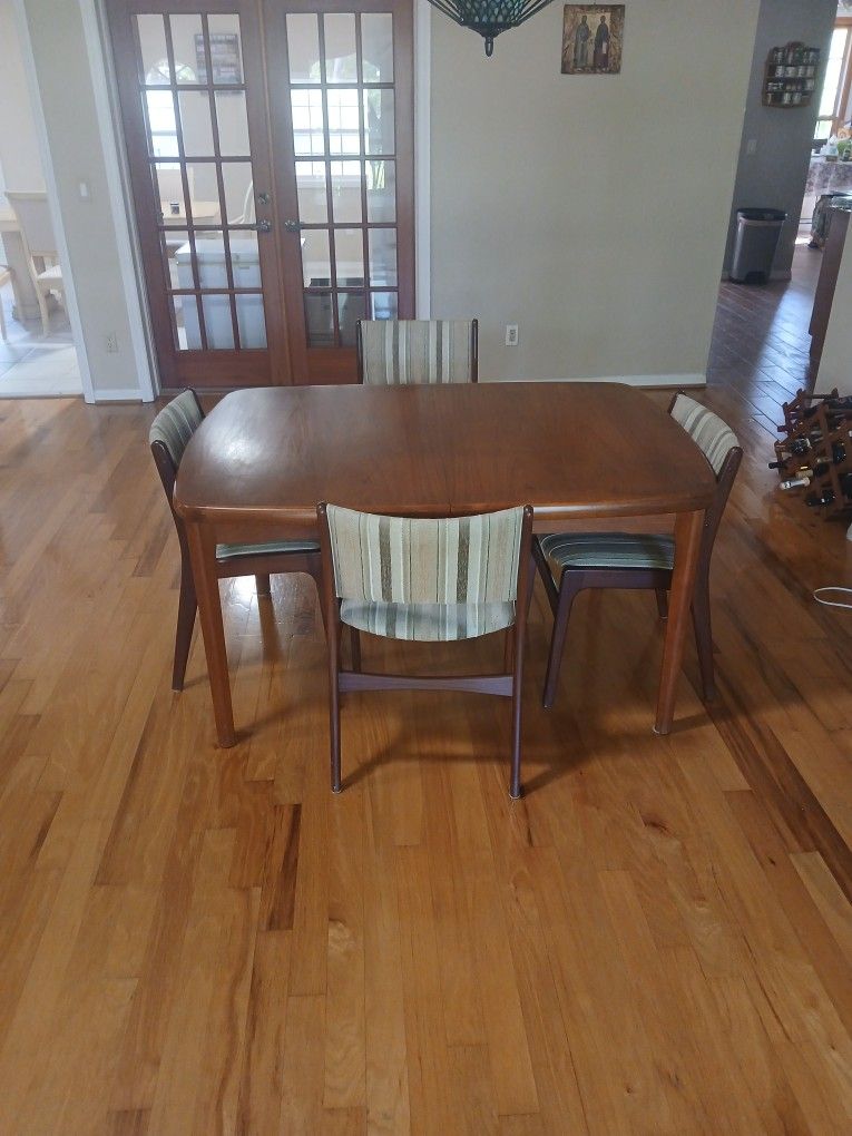 Teak Hutch, Table And 4 Chairs