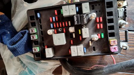2003 Trailblazer under hood Fuses box