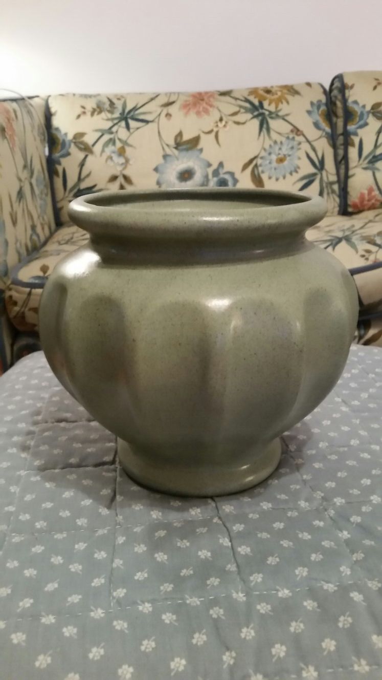 Vintage Haeger pottery florist vase