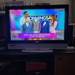 32 Inches TV VIZIO Great Condition 